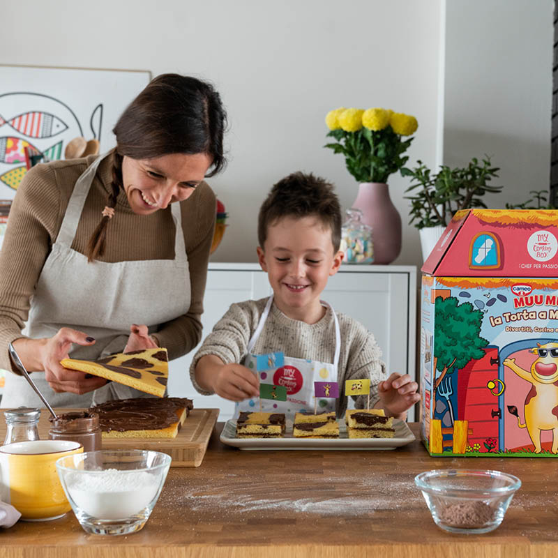 Scopri la selezione di regali gastronomici per Mamme che amano le ricette dolci in kit pronti da cucinare.