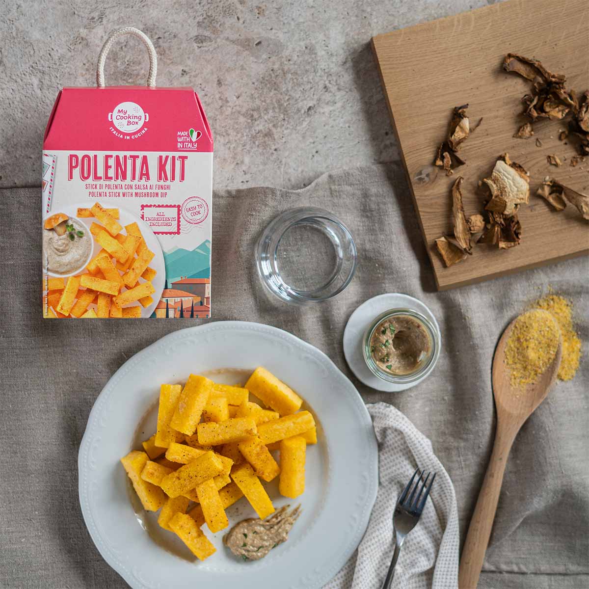 Polenta Kit con piatto polenta stick e salsa funghi
